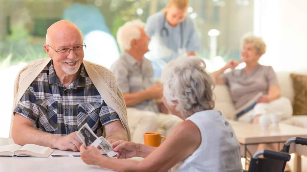 TOP 11 REASONS PEOPLE LOVE ASSISTED LIVING